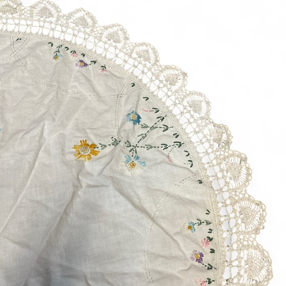 Vintage Floral Embroidered Dresser Scarf Doily‎ Round Tablecloth Crochet Trim - Picture 5 of 7